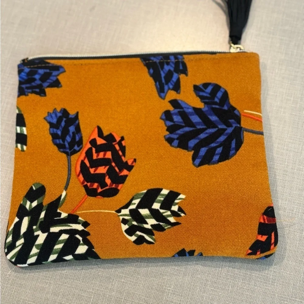 THML Multicolor Leaf Pattern Pouch - Picture 2 of 3